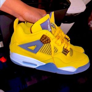 Air Jordon 4 “Lightning”